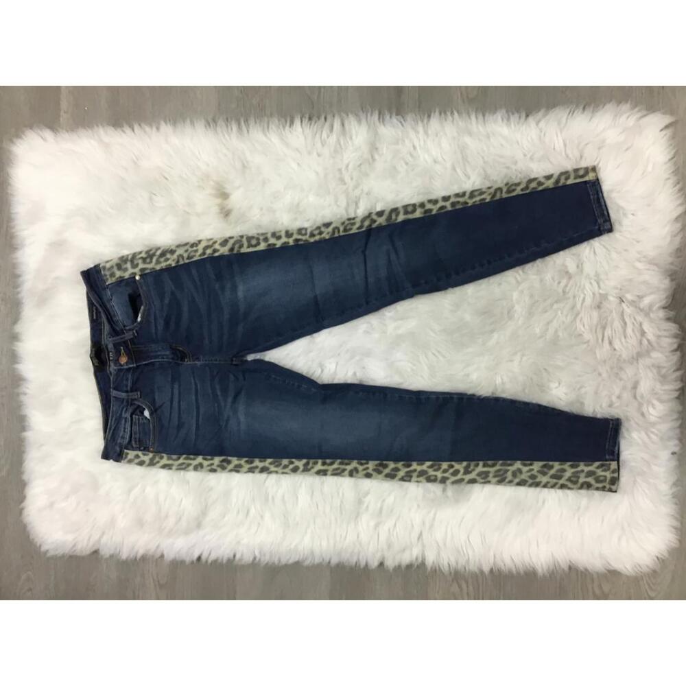 🌟JUDY BLUE JEANS WITH CHEETAH SIDE ACCENT SIZE 9🌟